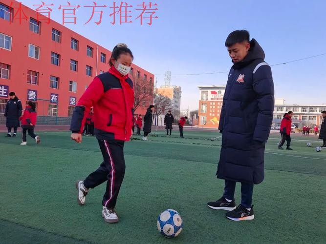 五人制足协杯组委会开展“国际志愿者日”进校园活动